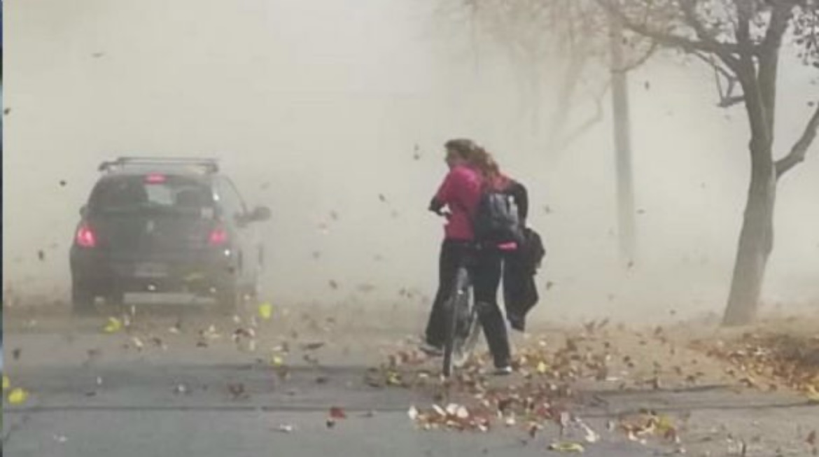 !Metan la ropa! Se viene el un viento sur con ráfagas de hasta 45 km