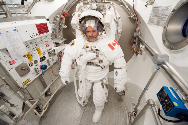 Un astronauta en actividad dijo que es posible la vida extraterrestre