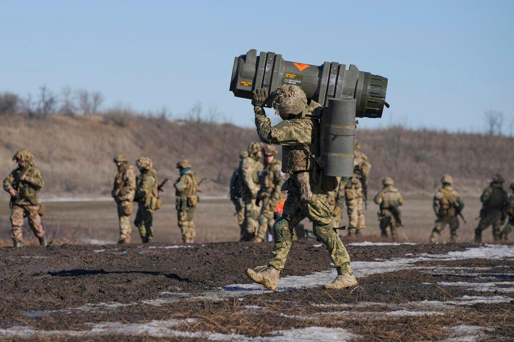 Finlandia y Noruega enviaron armas a Ucrania rompiendo una neutralidad histórica