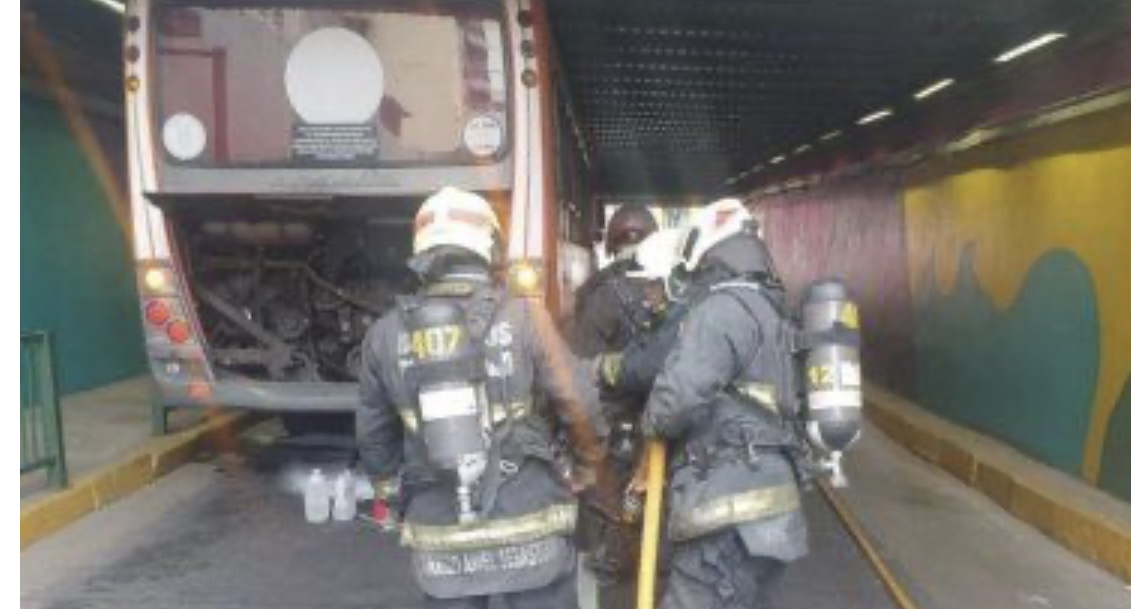 Se incendió un colectivo escolar con más de 30 menores a bordo