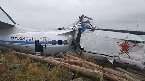 Se estrelló un avión con paracaidistas y murieron 16 personas