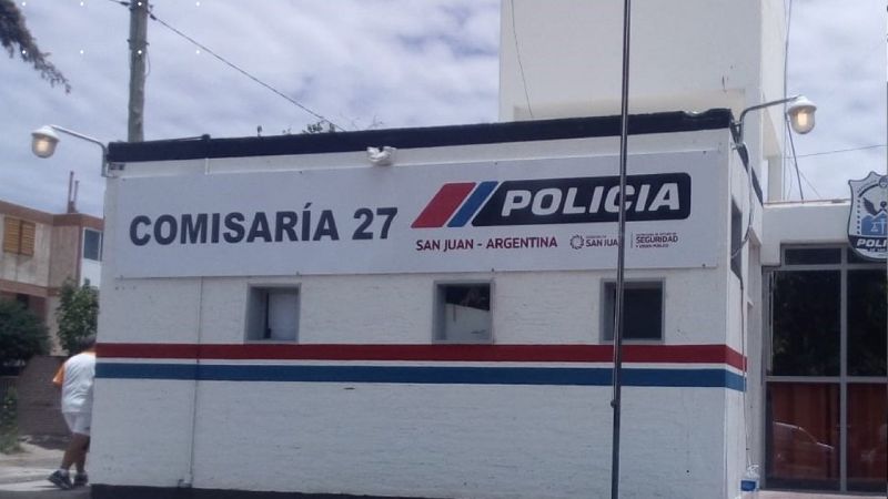Quiso robarle el arma a un policía y terminó detenido