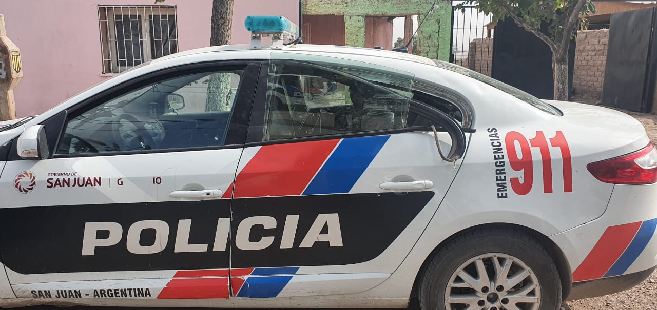 Golpearon a la empleada de una heladería para robarle la recaudación