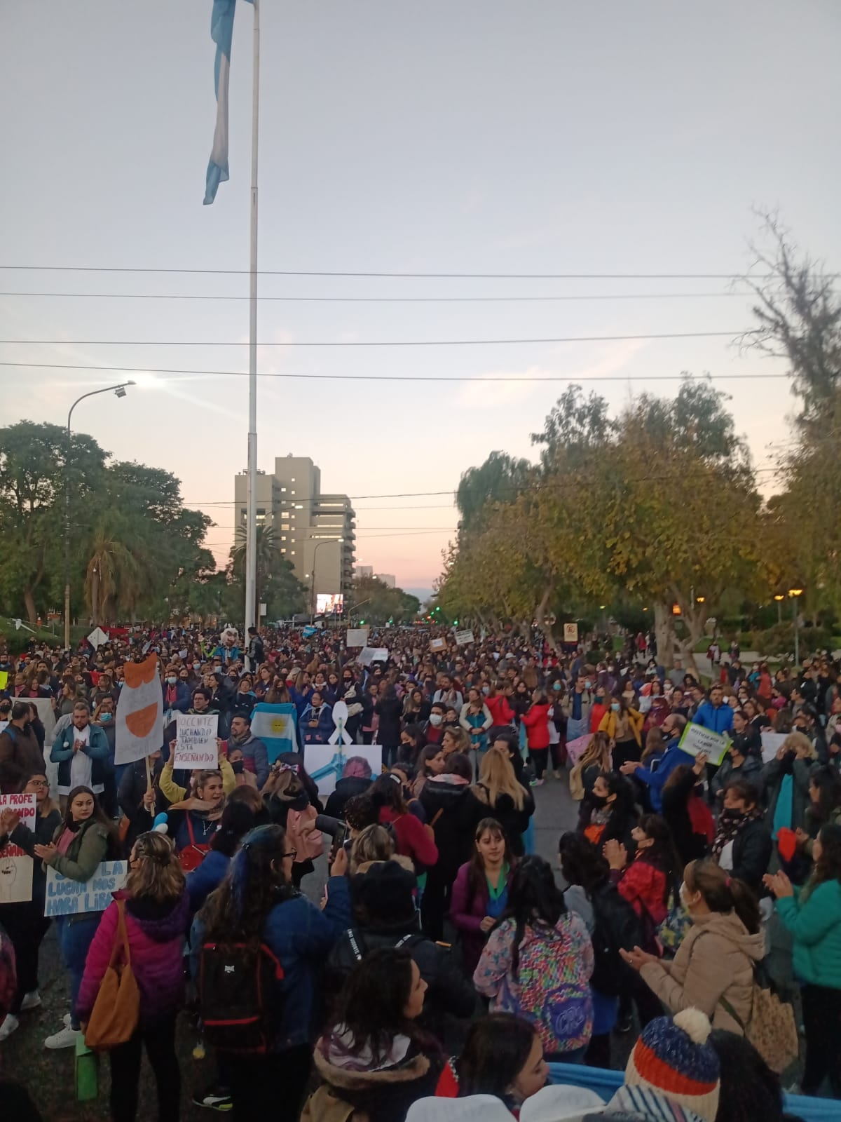 Multitudinaria marcha de autoconvocados nuevamente en San Juan