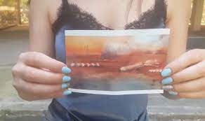 Una mujer asegura volver del año 3812 y mostró una imagen de Marte colonizada por robots chinos