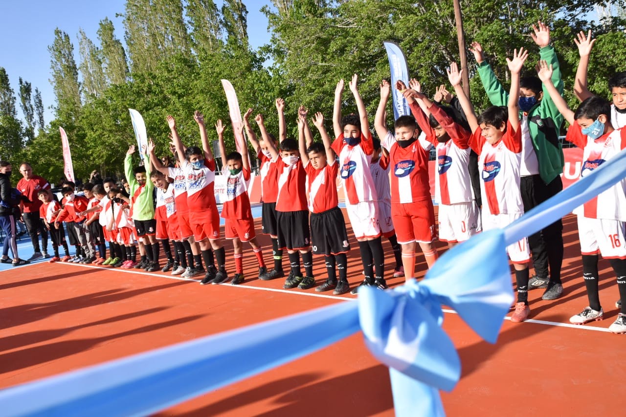 Un nuevo playón deportivo para un club chimbero 