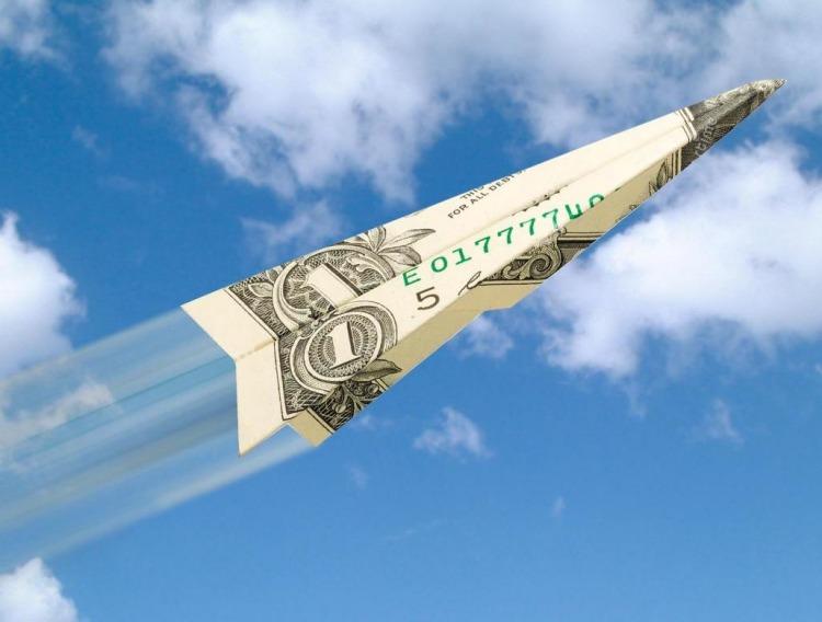 Cruje la economía: la baja confianza en el peso elevó el dólar a $228