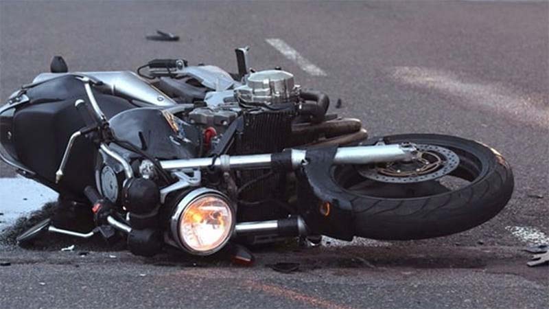 Un hombre de 32 años quedó grave tras chocar en su moto