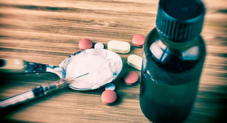 ¿Droga sexual? Aduana detuvo a un empresario con 40 frascos de un euforizante