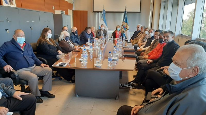 Estatales protestan por los pasillos del Cívico