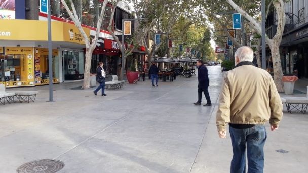 Llega viento y baja la temperatura
