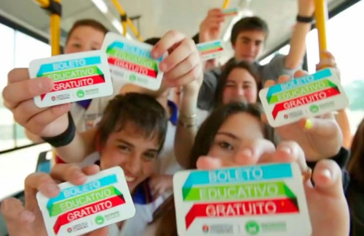 Los alumnos sanjuaninos insisten con el boleto gratuito y juntan firmas