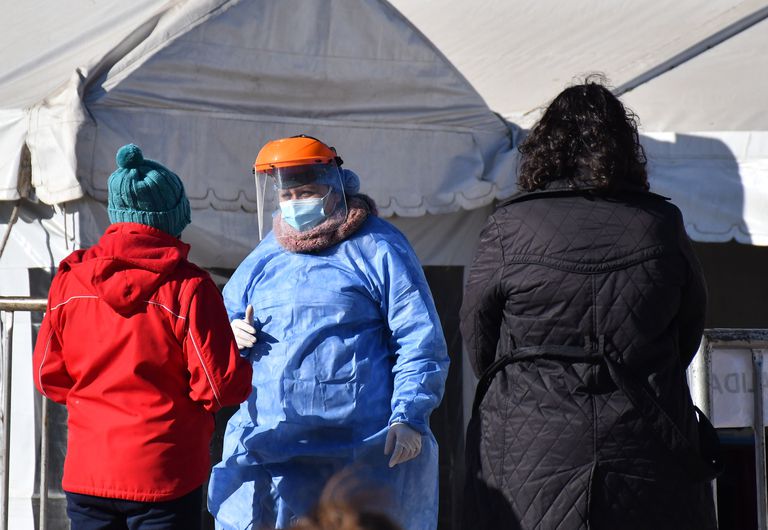 Contagios imparables: confirmaron 33.902 nuevos casos de coronavirus, la mayor cifra en 7 meses