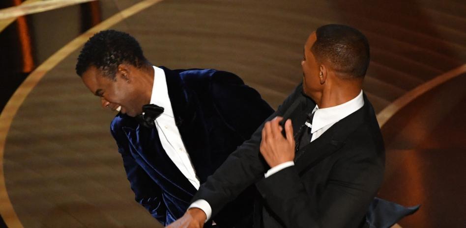 Escándalo en los Oscar: Will Smith golpeó a Chris Rock por burlarse de su esposa