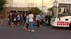 Una mujer circulaba en su silla de ruedas y fue embestida por un colectivo