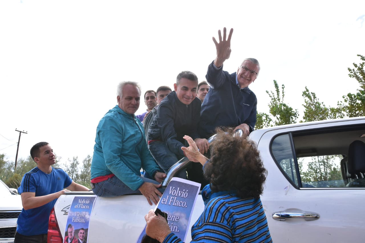 Los jachalleros recibieron a Gioja y Gramajo con una multitudinaria caravana 