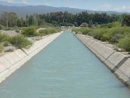 Hallaron sin vida a un hombre que se metió a un canal a bañarse con sus amigos