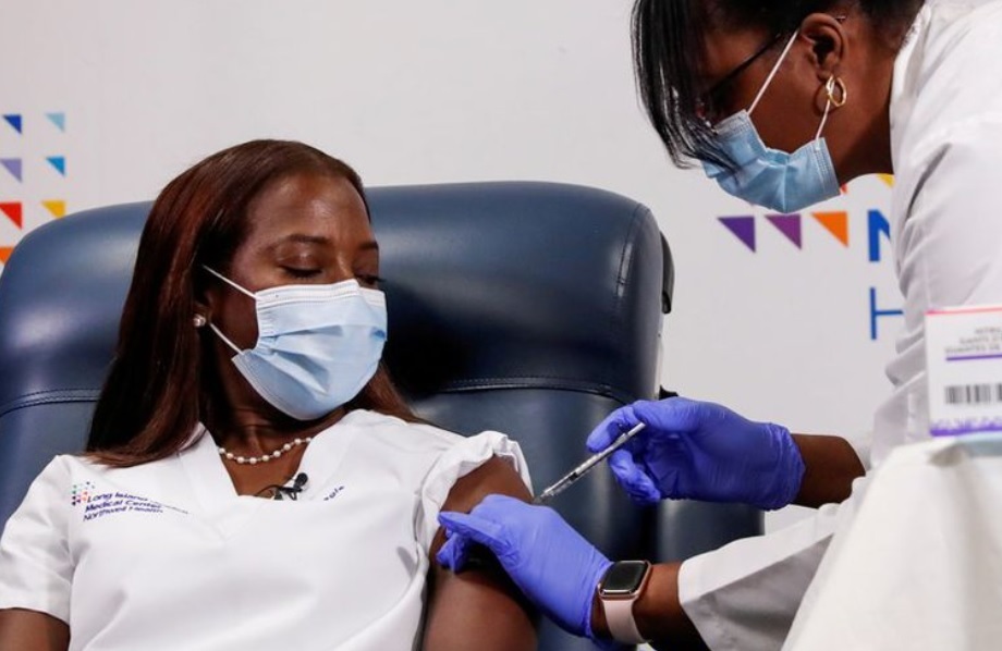 Pfizer anunció que no se necesita otra vacuna contra las cepas británica y sudafricana
