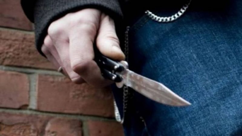 Violento robo en Rawson: atacaron a una mujer y un menor con un cuchillo