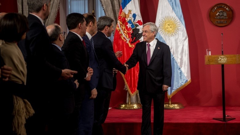 Por Agua Negra, Uñac viaja a ver a Piñera con Fernández