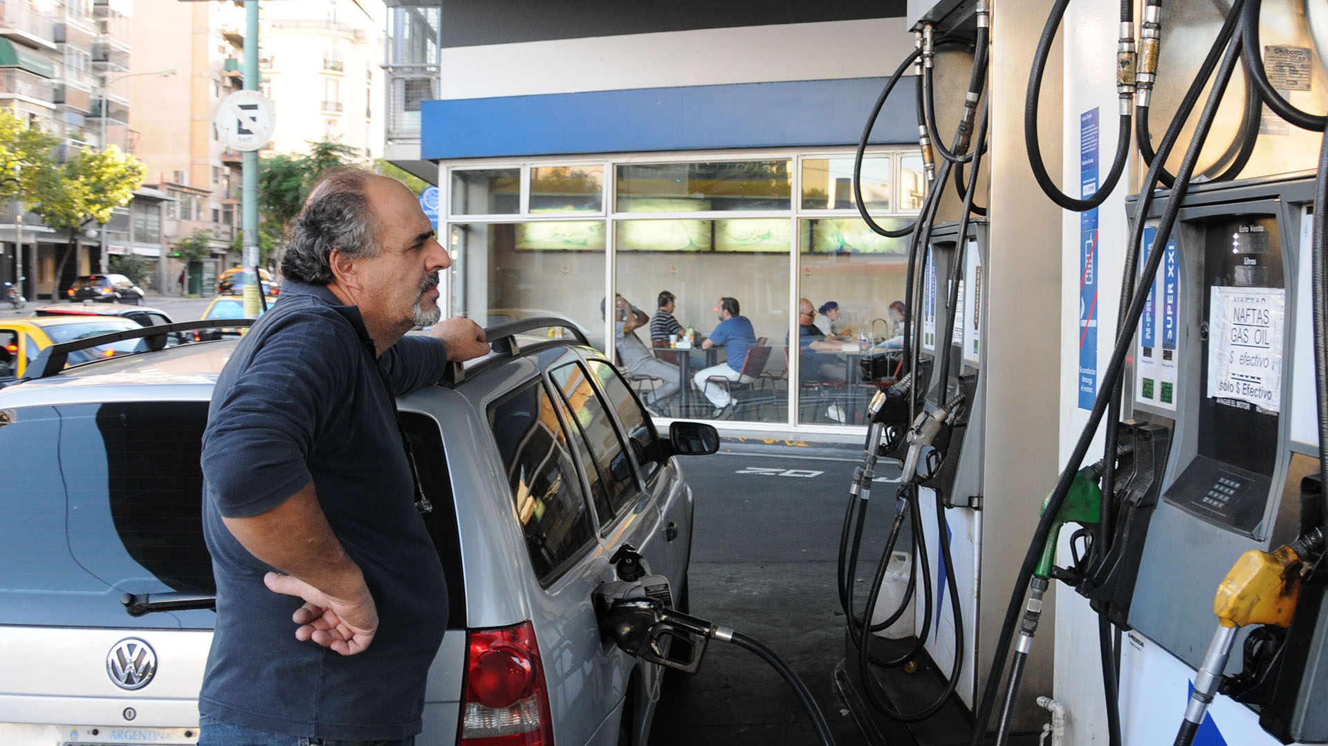 Desde las estaciones de servicio dicen que aumentó el consumo y todavía falta 20% de gasoil