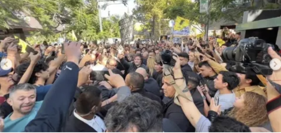 Milei llegó a San Juan y revolucionó el Centro