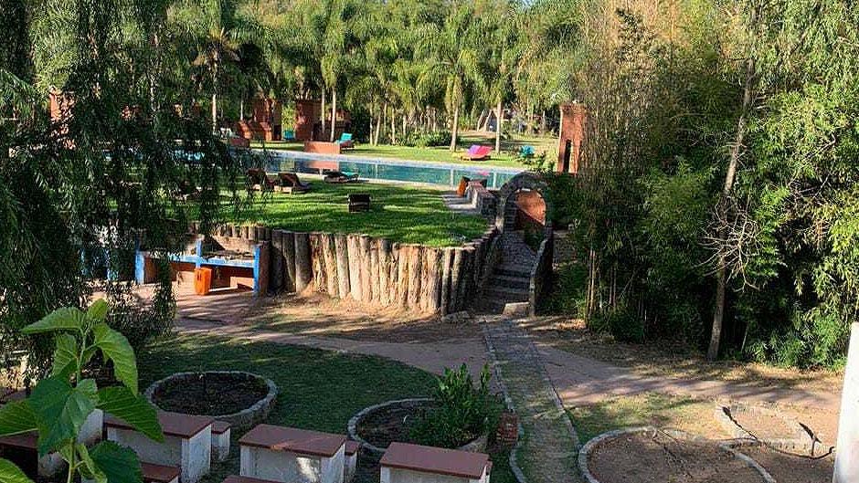 Cerraron un campo nudista por irregularidades y estalló la polémica