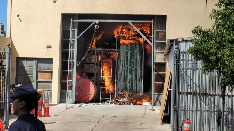 Inician las pericias tras el incendio en el depósito de Capital