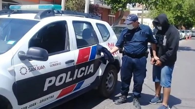 ¿Se tomaron todo el vino? Quisieron robar en una bodega y uno terminó preso