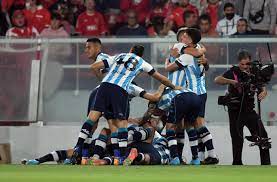Racing ganó y se prendió