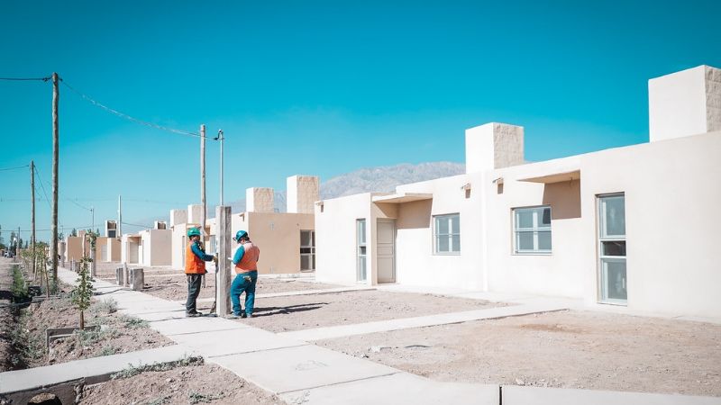 Casa propia: este año comienza la construcción de los primeros complejos entre IPV y gremios