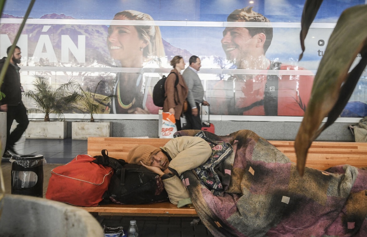 Desalojan a 160 personas que dormían dentro de Aeroparque