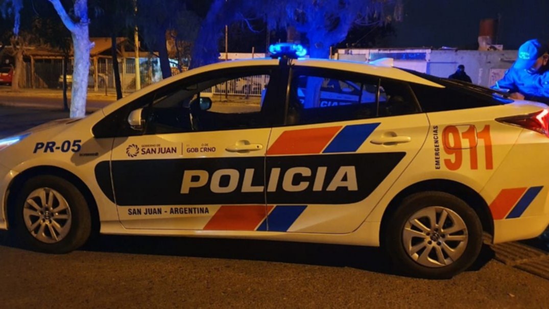 Murió en el acto tras ser atropellado mientras caminaba junto a su moto pinchada