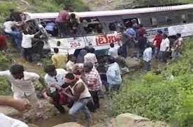 Murieron 31 personas por la caÃda de un autobús en un camino montañoso