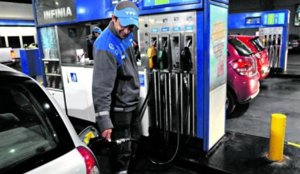 La nafta subió $11 por litro promedio, que representa 4,5%
