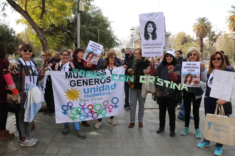 El kirchnerismo local convocó a una marcha este mediodÃa en Plaza 25 en apoyo a CFK