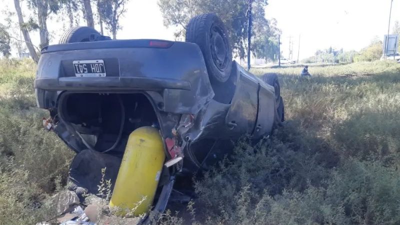 Impresionante vuelco en 9 de Julio: un hombre iba borracho y arrasó con todo