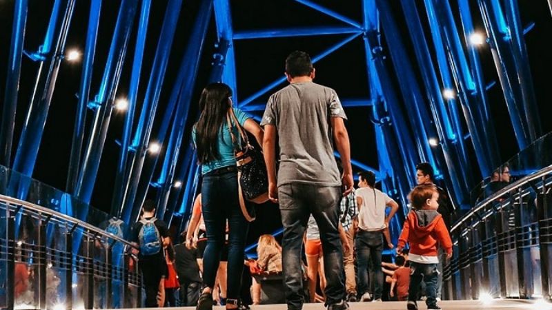 Patotearon a un joven en el Puente Cívico y tuvo que ser intervenido
