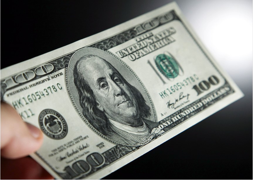 Dólar: la cotización libre aclanzó los $210 y cierra el año con un nuevo récord