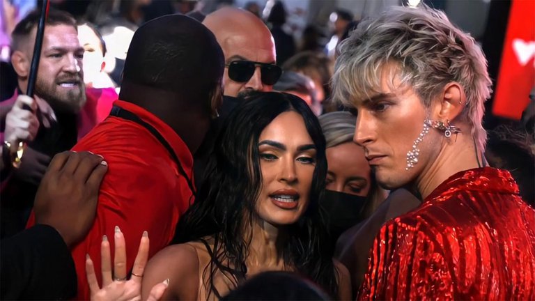 Conor McGregor agredió al novio de Megan Fox en la alfombra roja de los MTV Video Music Awards
