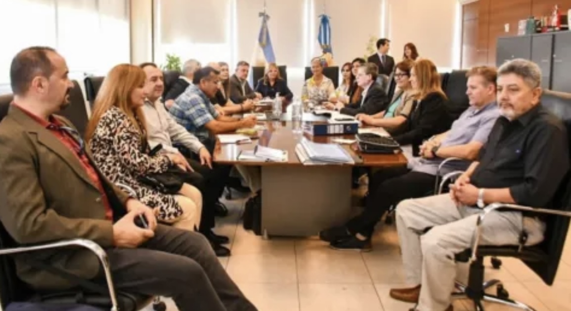 Los docentes piden se revean las paritarias antes del 2 de julio 