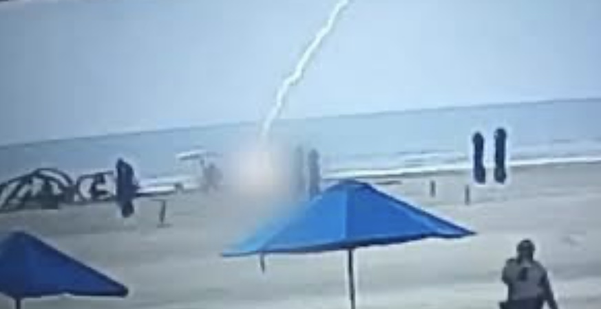 Una mujer murió al recibir el impresionante impacto de un rayo en las playas de Cartagena