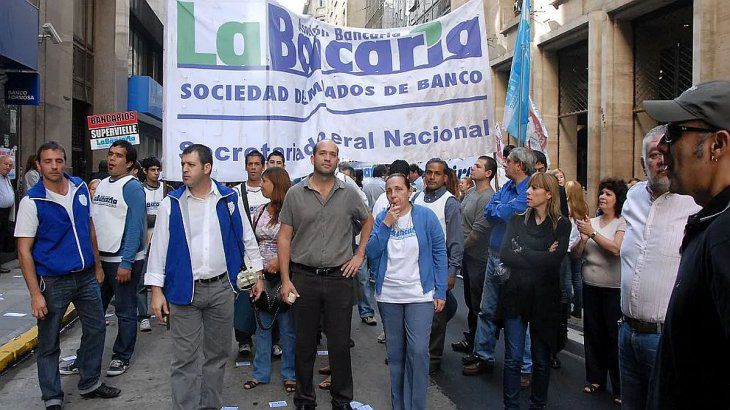 Bancarios acordaron un aumento del 43% en la revisión paritaria