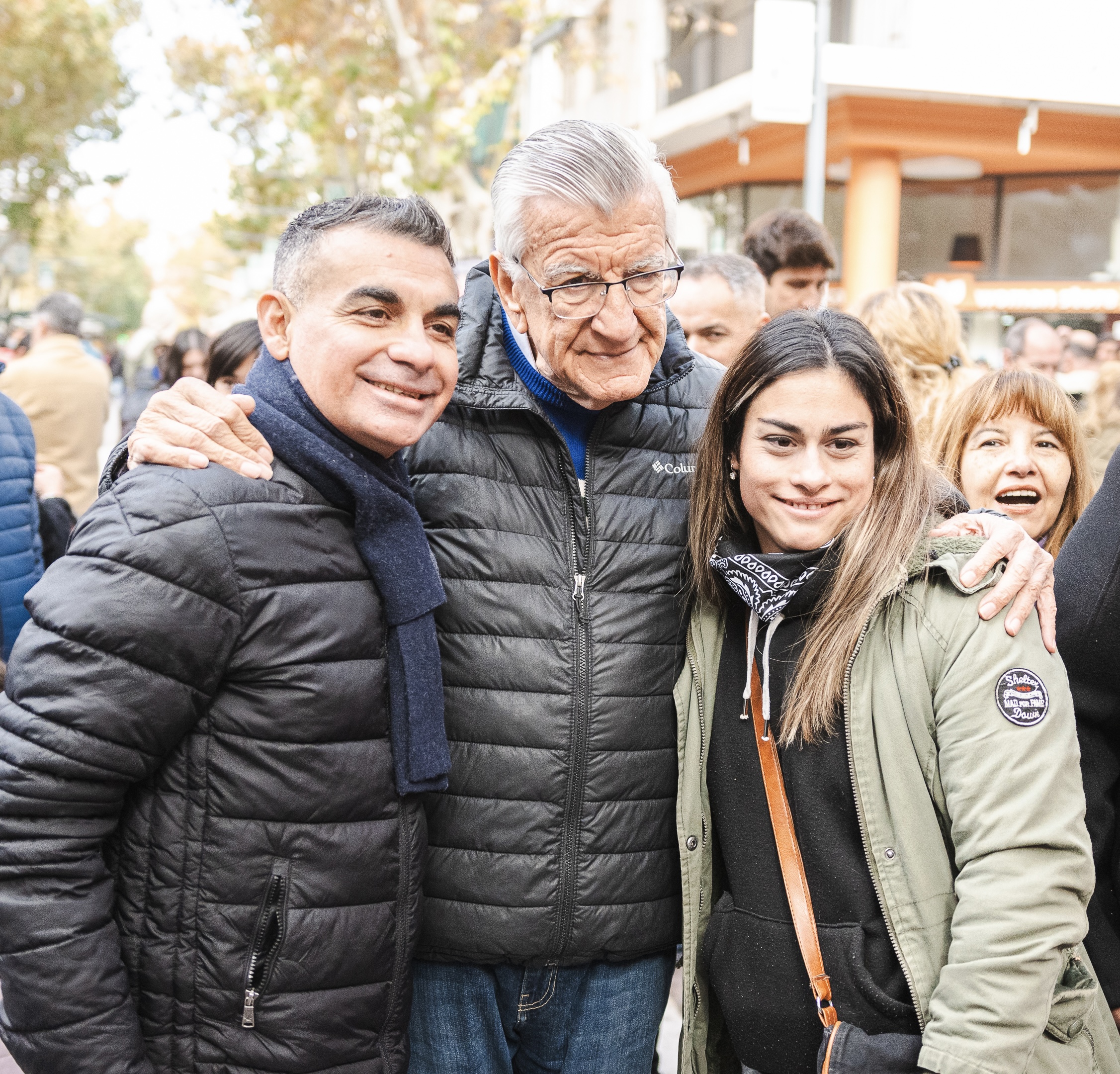 Los candidatos de San Juan Vuelve saludaron a los papás en su día en Capital y Caucete