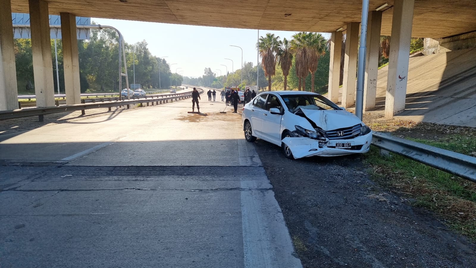 Fuerte choque en Circunvalación entre un auto y un camión