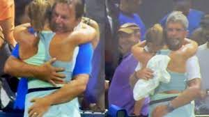 Polémica en el US Open por el festejo de una tenista de 16 años manoseada por su padre y su entrenador