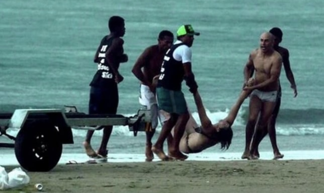 Un rayo mata a una mujer y deja siete heridos en playa de Brasil