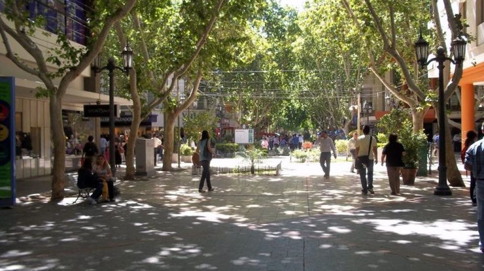 El comercio propone trabajar los feriados y el sindicato salió al cruce