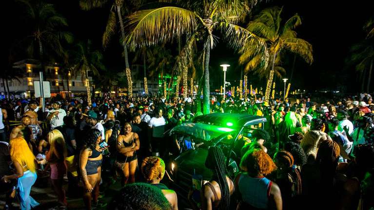 Miami Beach decreta el toque de queda en medio de una ola de violencia por el "Spring Break"