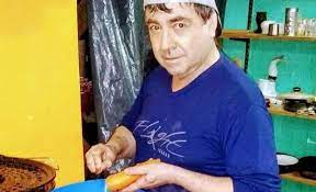 Trabajando, lo atacaron con palos y fierros hasta dejarlo ciego y ahora lucha por su vida